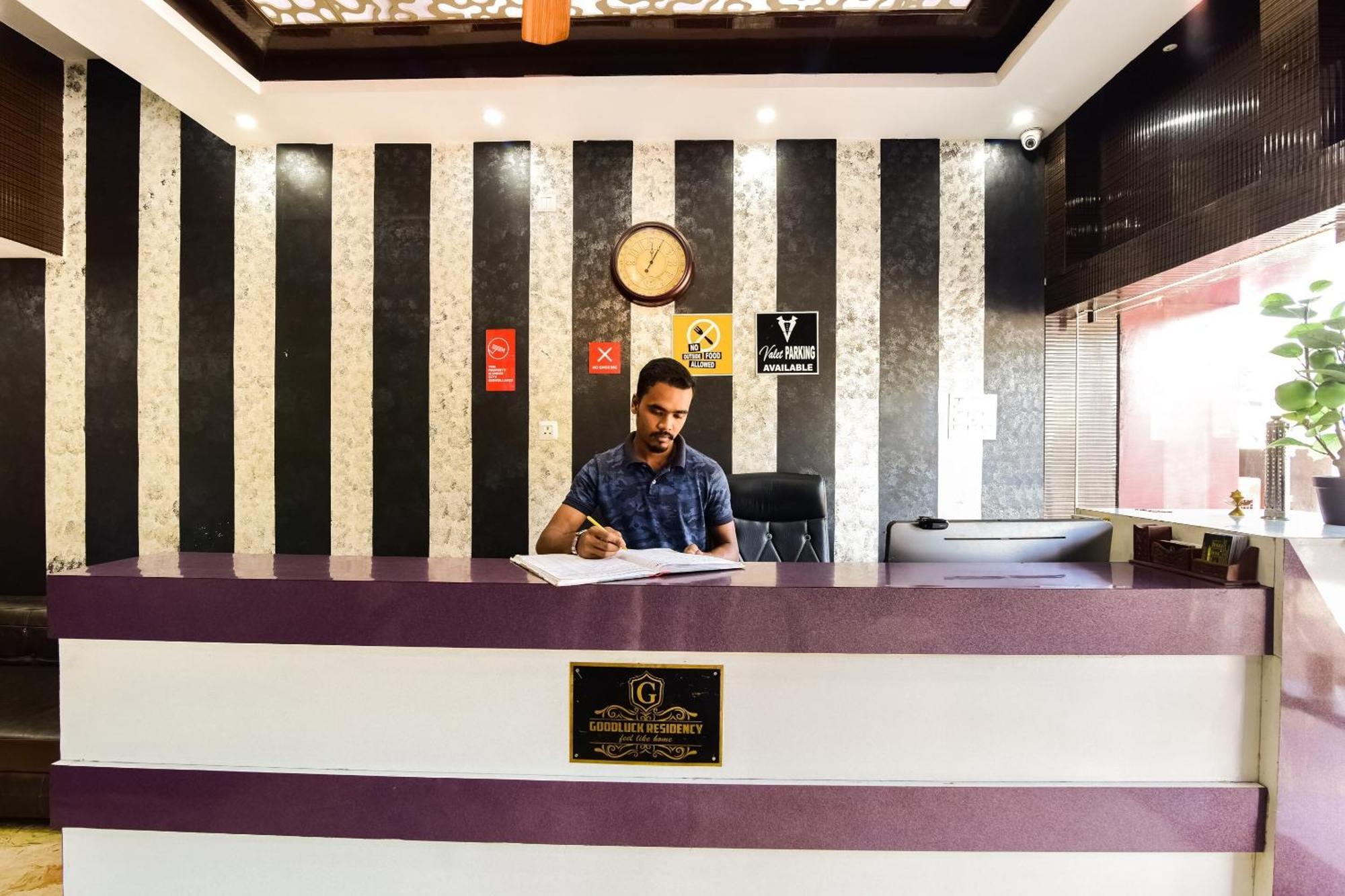 Capital O Good Luck Residency Hotel Dispur Ngoại thất bức ảnh