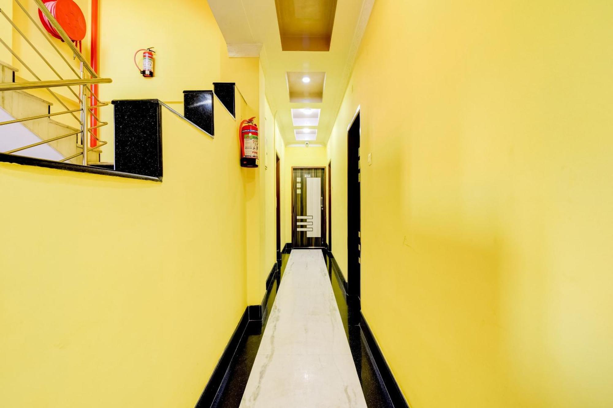Capital O Good Luck Residency Hotel Dispur Ngoại thất bức ảnh